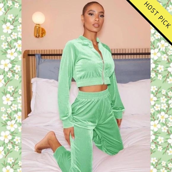 SHEIN Pants - HP | NWT | SHEIN Velvet Crop Jacket & Sweatpants Set